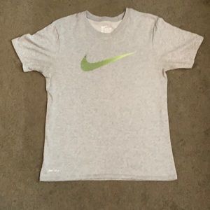 Nike Men’s Medium Swoosh Shirt (Light Gray)